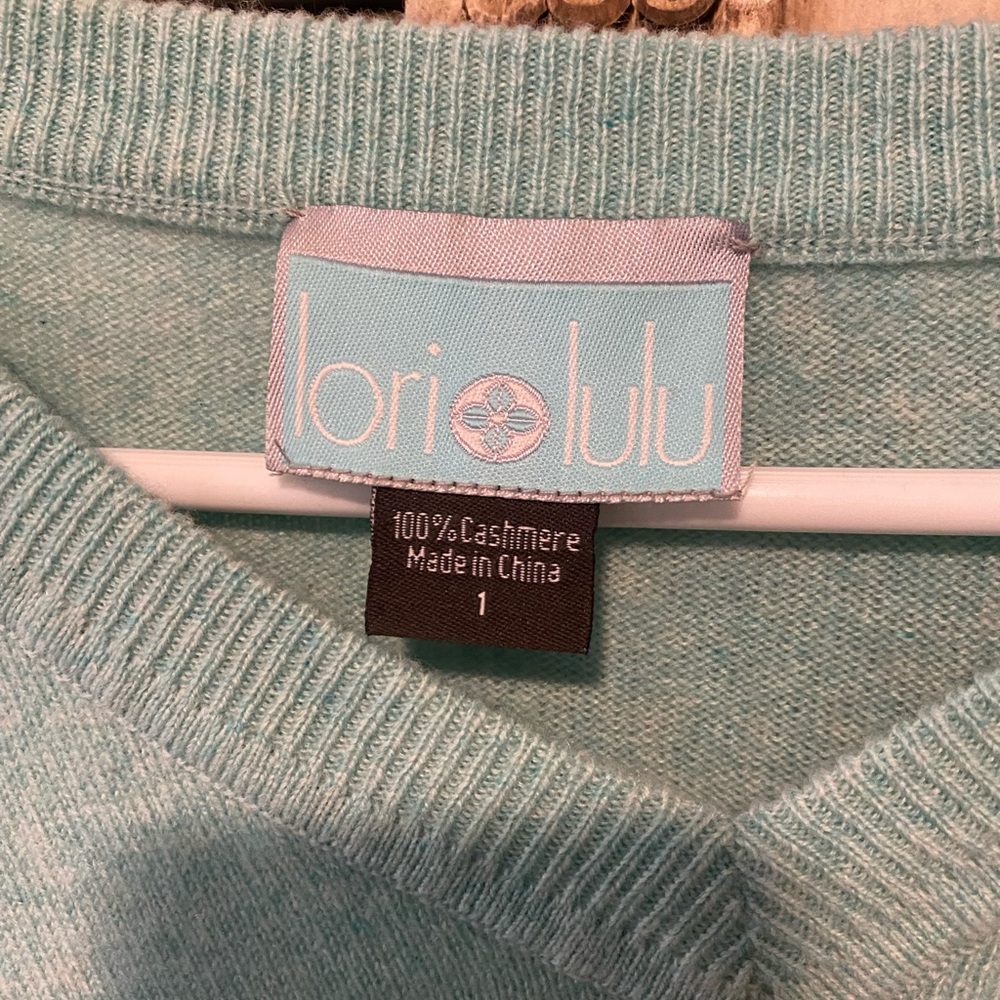 Women's V-Neck 100% Cashmere Sweater - Soft Blue